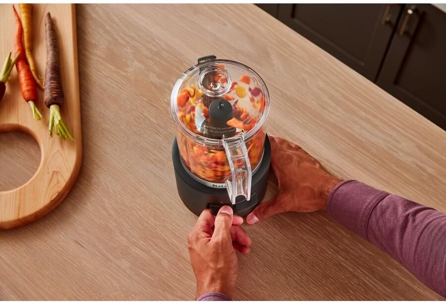 KitchenAid Go Draadloze hakmolen met batterij Inbegrepen mengkom van 1 18 L garde en roestvrijstalen mes 2 snelheden en pulse-modus Matt Zwart - Foto 7