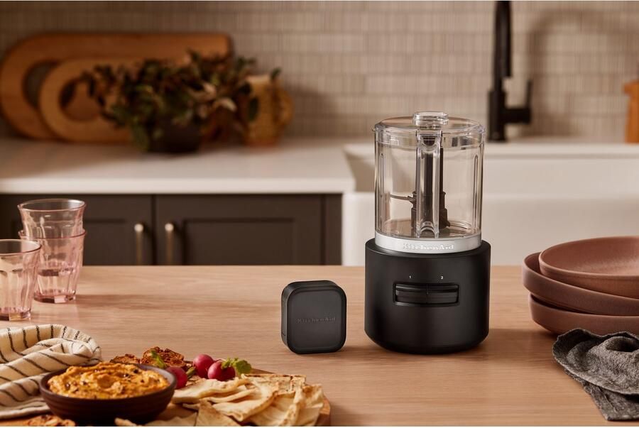 KitchenAid Go Draadloze hakmolen met batterij Inbegrepen mengkom van 1 18 L garde en roestvrijstalen mes 2 snelheden en pulse-modus Matt Zwart - Foto 16