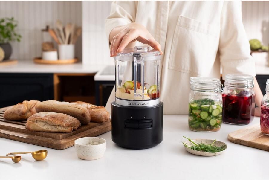 KitchenAid Go Draadloze hakmolen met batterij Inbegrepen mengkom van 1 18 L garde en roestvrijstalen mes 2 snelheden en pulse-modus Matt Zwart - Foto 17