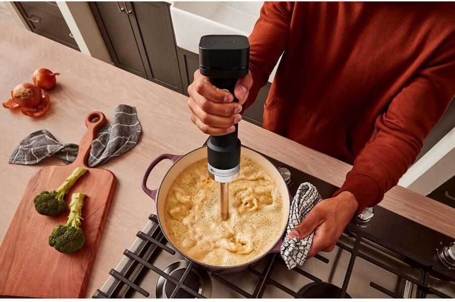 KitchenAid Go Draadloze staafmixer zonder batterij Inbegrepen mengbeker van 1 L met deksel draadgarde hakmolen en mixstaaf met roestvrijstalen mes Matt Zwart - Foto 11